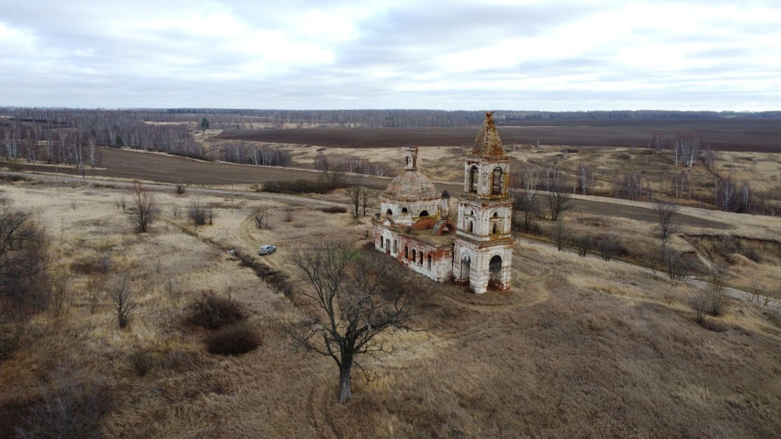 Вазьян. Церковь Николая Чудотворца. общий вид в ландшафте