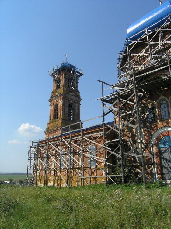 Церковь Казанской иконы Божией Матери, Вельдеманово (Перевозский район, Нижегородская область). фасады, Вид с южной стороны: трапезная и колокольня