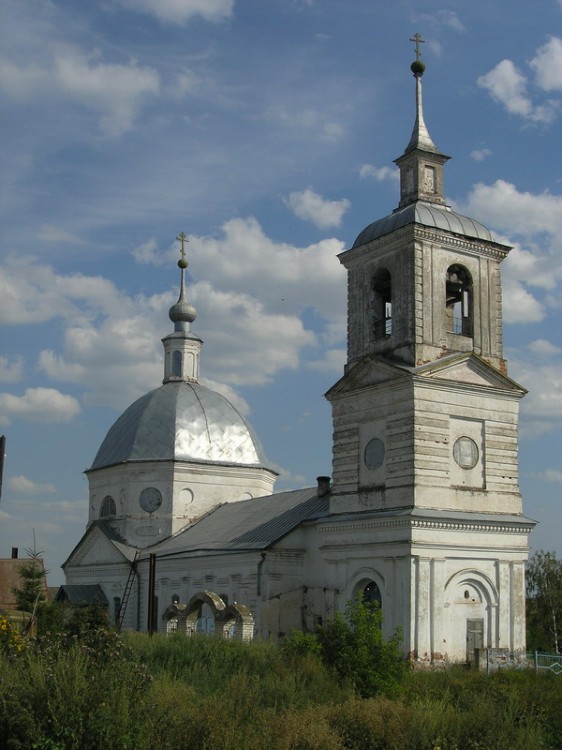 Шершово. Церковь Троицы Живоначальной. общий вид в ландшафте, Вид с северо-западной стороны.