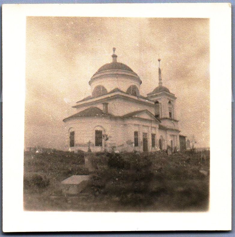 Редкий ракурс с северо-восточной стороны. Фото 1942 г. с аукциона e-bay.de, архивная фотография. Церковь Вознесения Господня, Рославль (Рославльский район, Смоленская область)