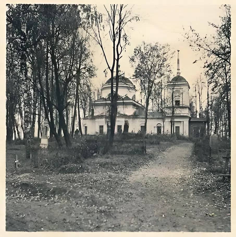 Северный фасад. Фото 1942 г. с аукциона e-bay.de, архивная фотография. Церковь Вознесения Господня, Рославль (Рославльский район, Смоленская область)