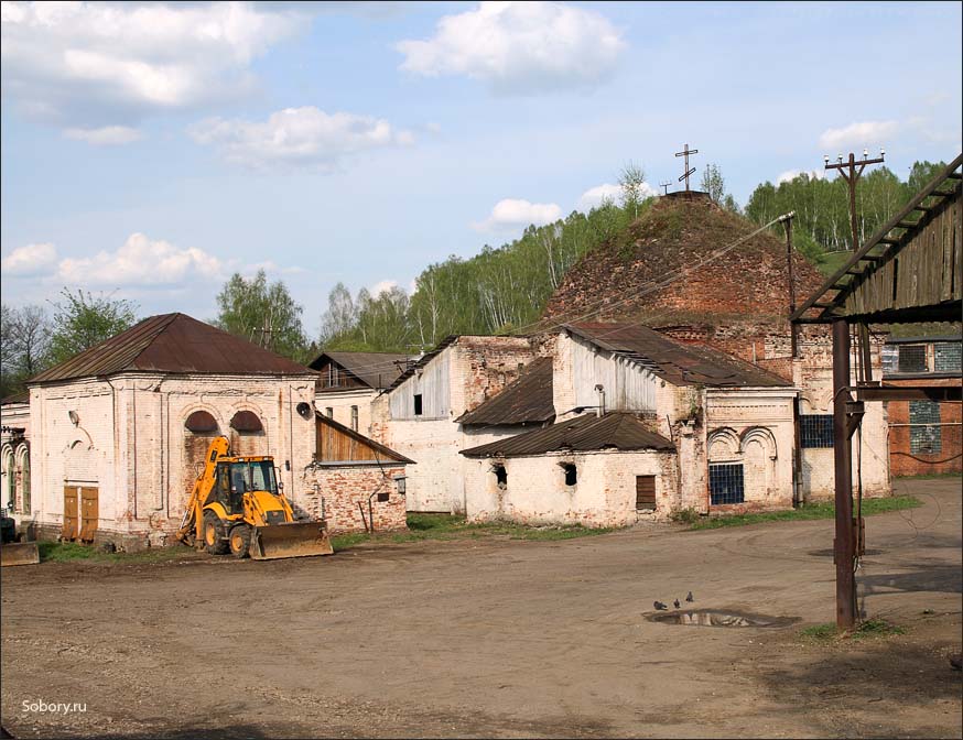 Дугна. Церковь Петра и Павла. фасады