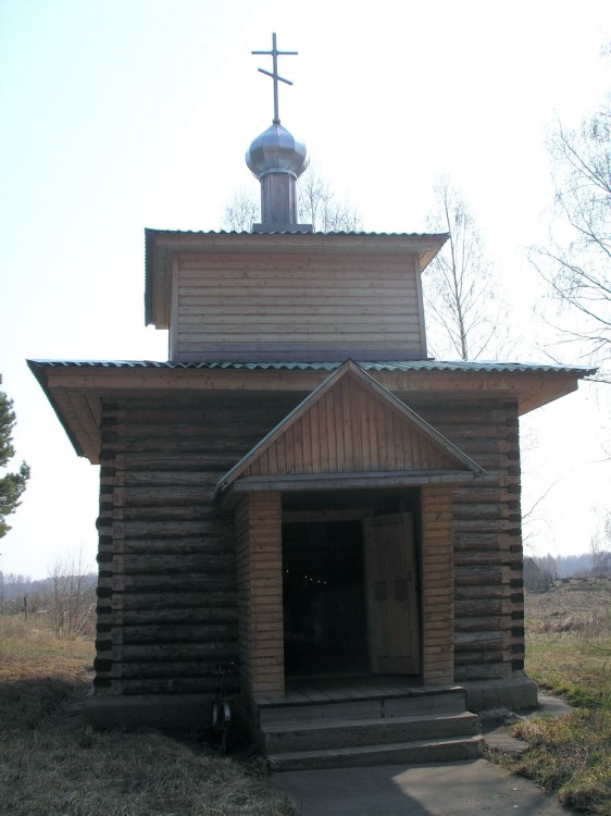Часовня Всех Святых, Сеща (Дубровский район, Брянская область). общий вид в ландшафте, Часовня расположена на местном кладбище