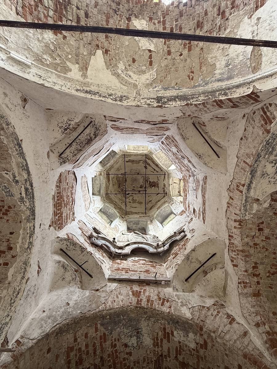 Церковь Успения Пресвятой Богородицы, Висляево (Ферзиковский район, Калужская область). интерьер и убранство, Подкупольное простанство основного объема