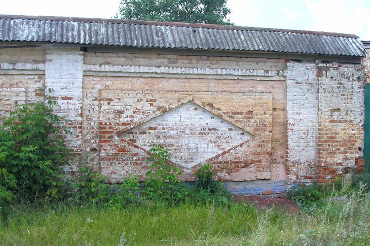 Иоанно-Предтеченская Бело-Бережская мужская пустынь, Белобережский Санаторий (Брянский район, Брянская область). дополнительная информация, Фрагмент монастырской стены