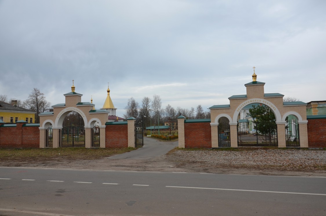Иоанно-Предтеченская Бело-Бережская мужская пустынь, Белобережский Санаторий (Брянский район, Брянская область). фасады