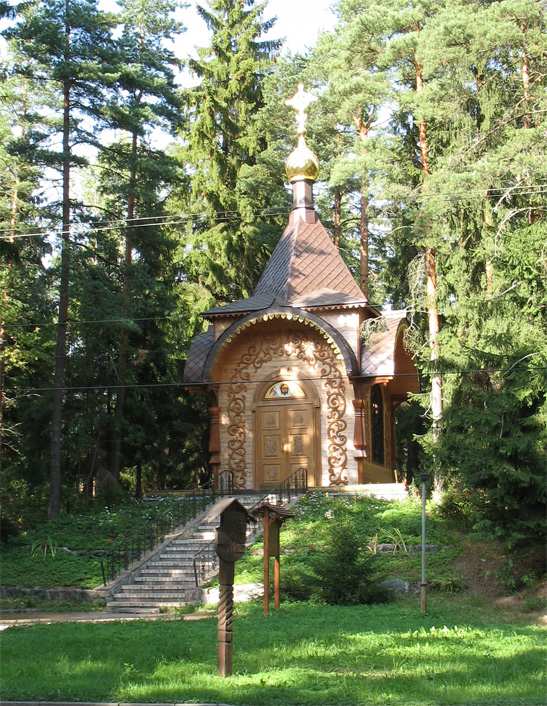Часовня Космы и Дамиана, Репино (Санкт-Петербург, Курортный район, г. Санкт-Петербург). общий вид в ландшафте