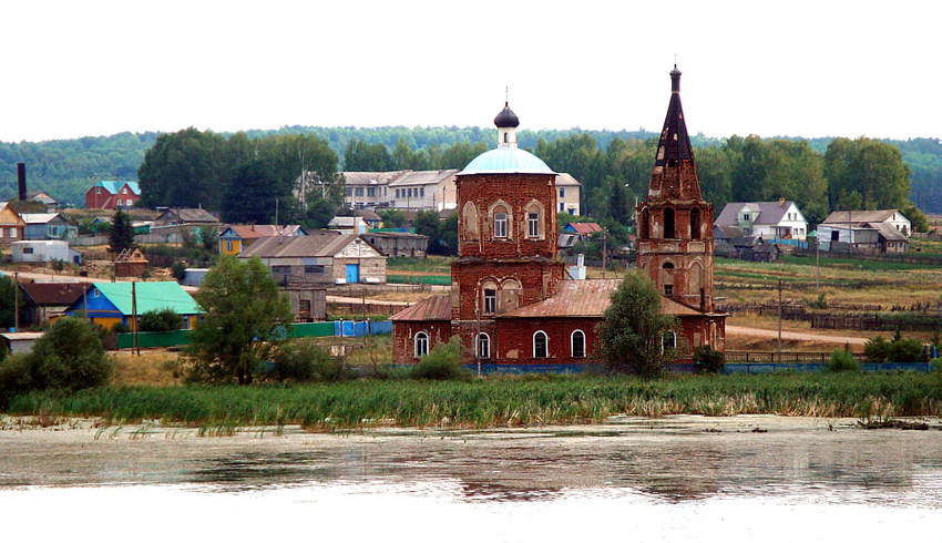 Церковь Троицы Живоначальной, Верхнетроицкое (Туймазинский район, Республика Башкортостан). общий вид в ландшафте