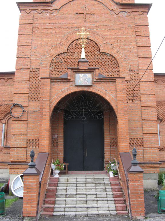 Чамзинка. Церковь Михаила Архангела. фасады, Западный фасад  храма с главными вратами