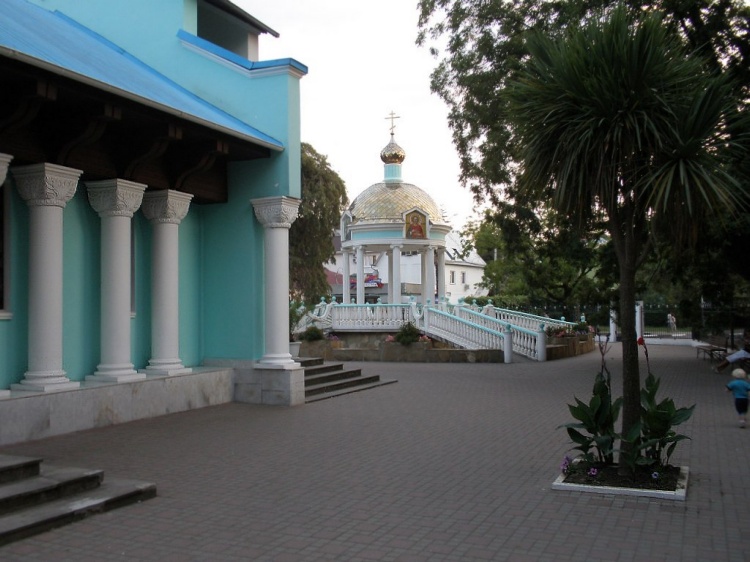 Церковь Троицы Живоначальной, Адлер (Сочи, город, Краснодарский край). дополнительная информация