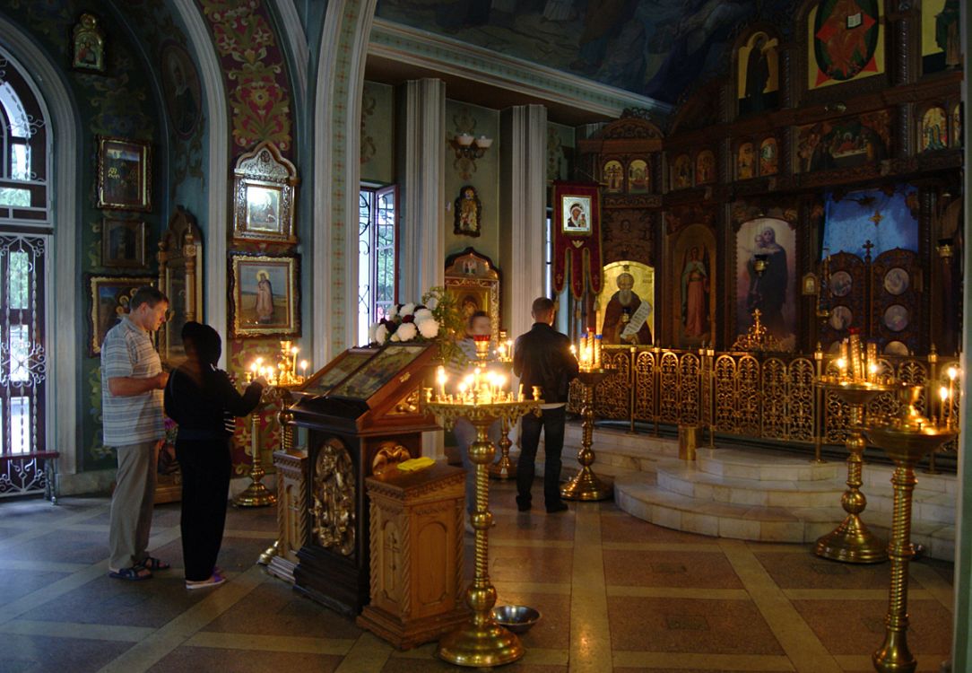 Церковь Троицы Живоначальной, Адлер (Сочи, город, Краснодарский край). интерьер и убранство