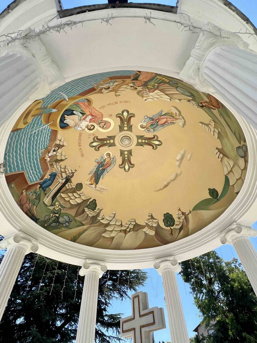 Церковь Троицы Живоначальной, Адлер (Сочи, город, Краснодарский край). дополнительная информация