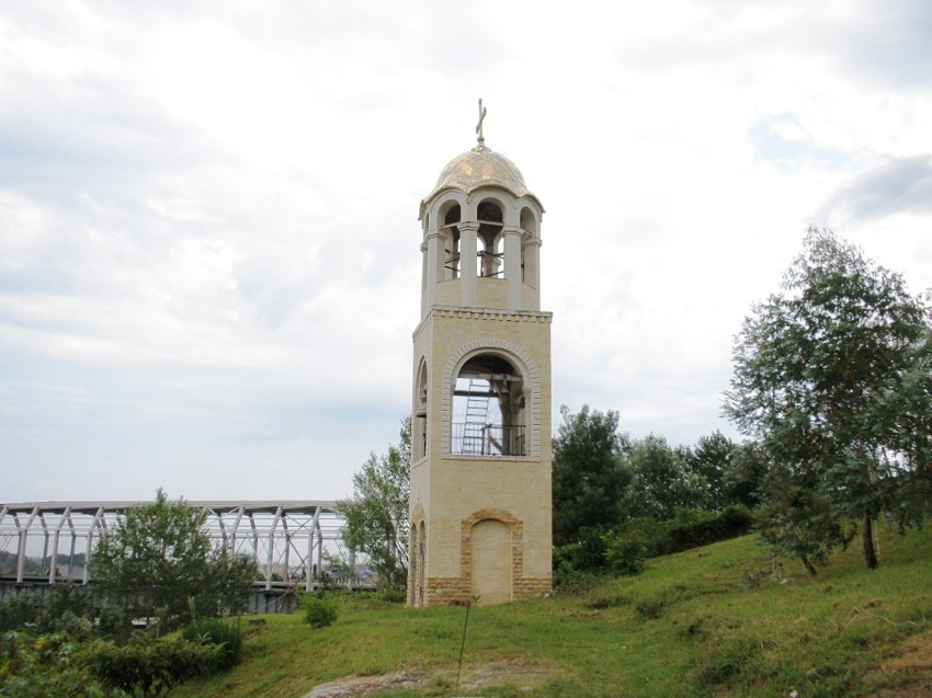 Молдовка. Церковь Николая Чудотворца. общий вид в ландшафте, Колокольня, вид с севера