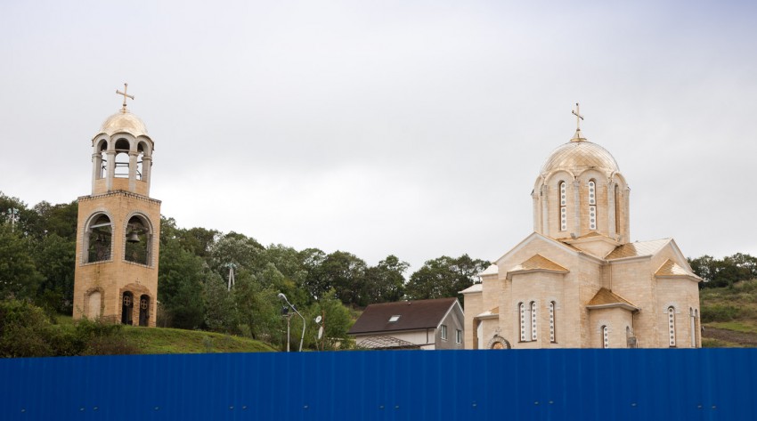 Молдовка. Церковь Николая Чудотворца. общий вид в ландшафте, вид с южной стороны (от аэропорта Адлер-Сочи)