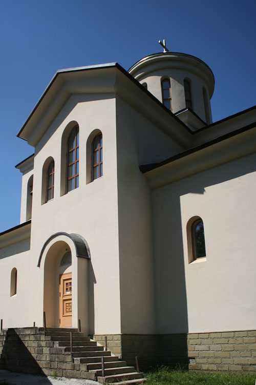 Церковь Харалампия Магнезийского (новая), Красная Поляна (Сочи, город, Краснодарский край). фасады, Вид с юго-востока