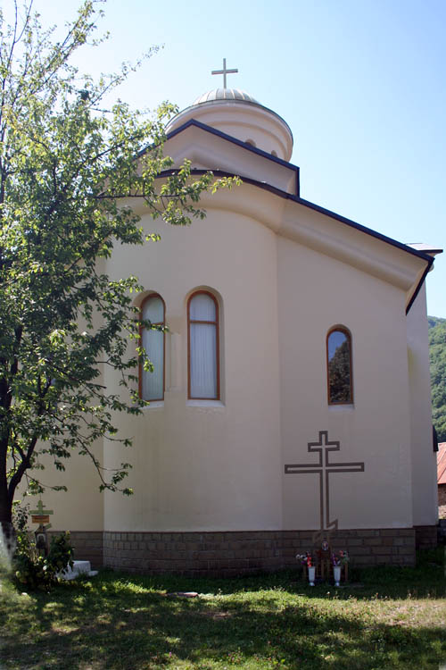 Церковь Харалампия Магнезийского (новая), Красная Поляна (Сочи, город, Краснодарский край). фасады, Вид с востока. Алтарная часть.