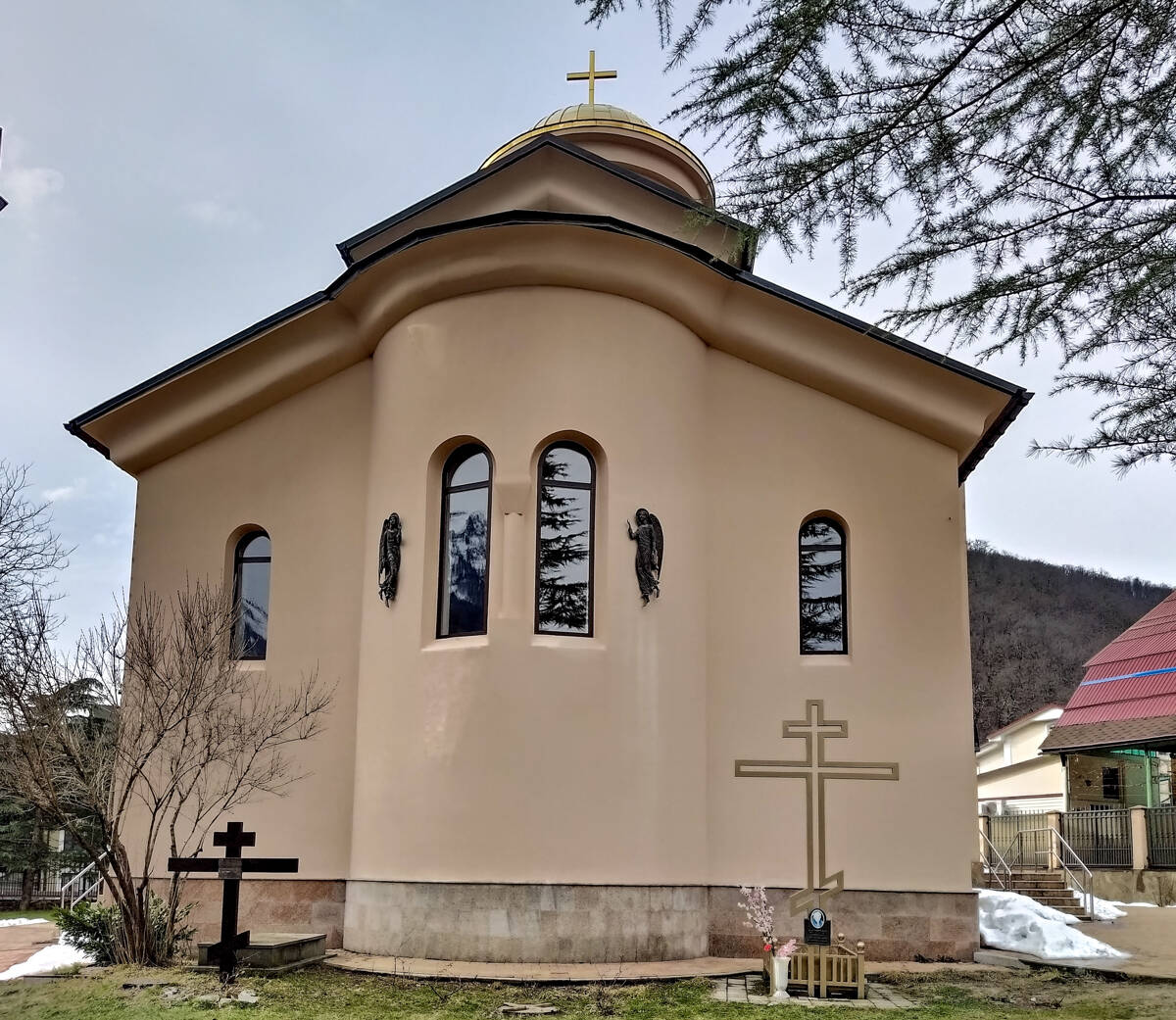 Церковь Харалампия Магнезийского (новая), Красная Поляна (Сочи, город, Краснодарский край). фасады
