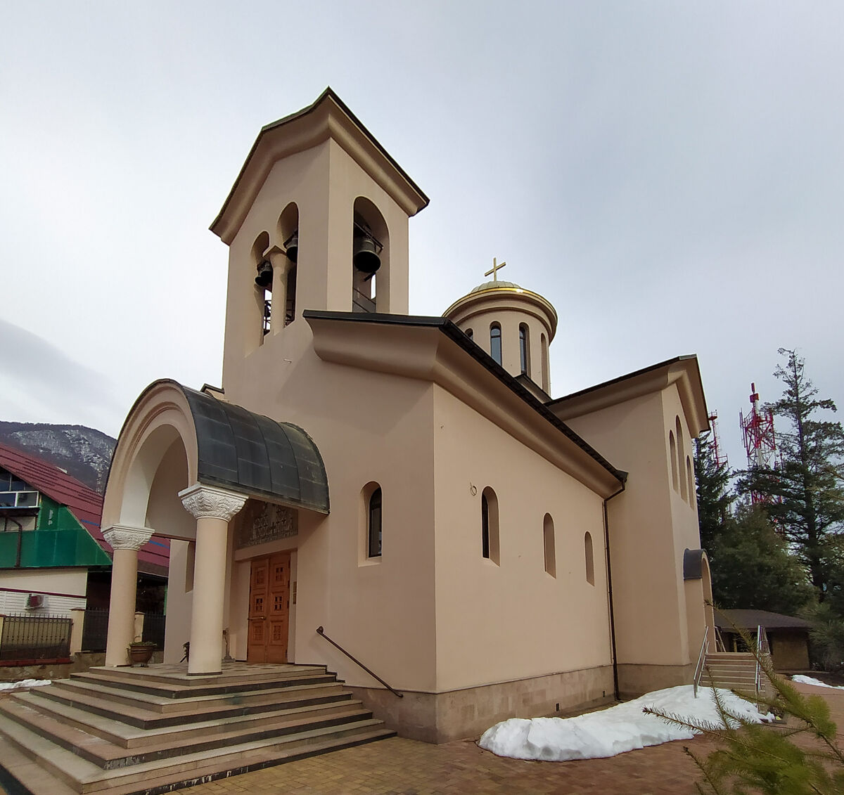 Красная Поляна. Церковь Харалампия Магнезийского (новая). фасады