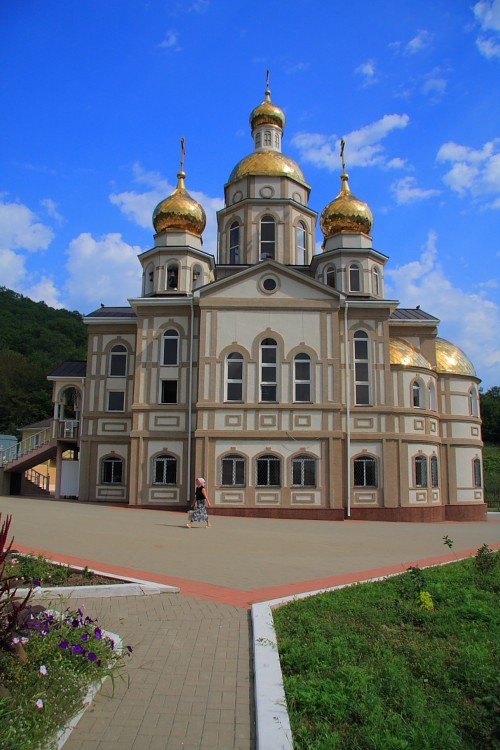Ольгинка. Церковь Ольги равноапостольной. фасады