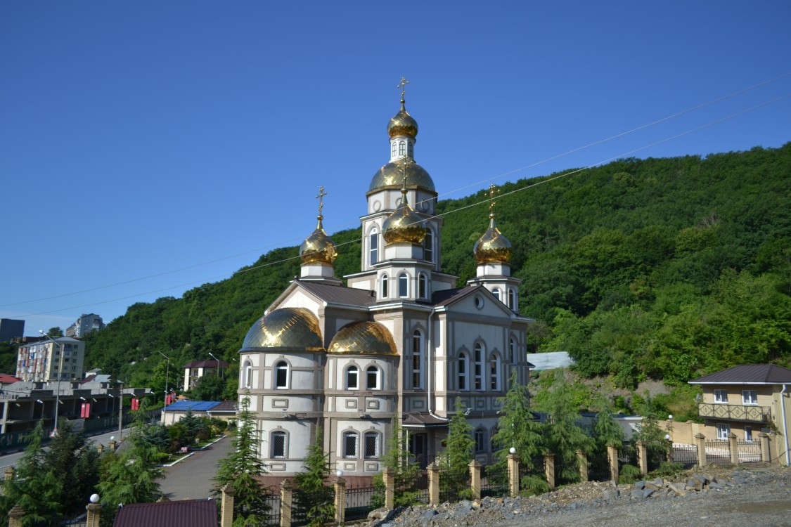 Ольгинка. Церковь Ольги равноапостольной. общий вид в ландшафте