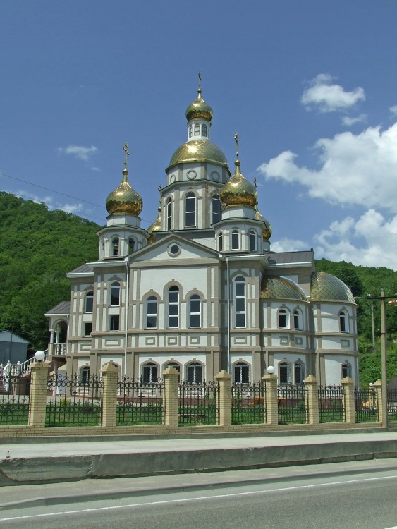 Ольгинка. Церковь Ольги равноапостольной. художественные фотографии