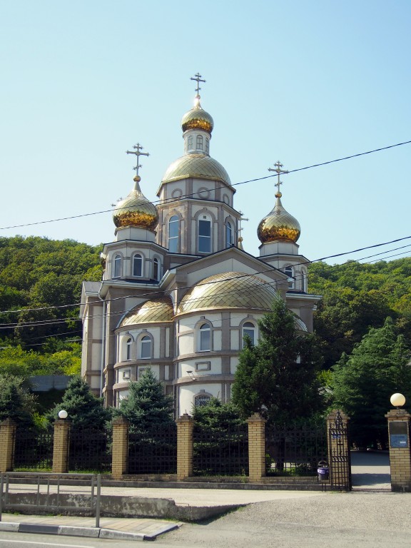 Ольгинка. Церковь Ольги равноапостольной. фасады