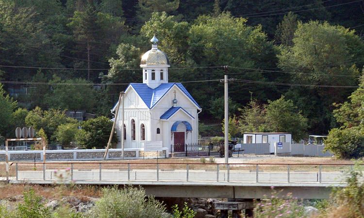 Ольгинка. Храм-часовня Луки (Войно-Ясенецкого). общий вид в ландшафте