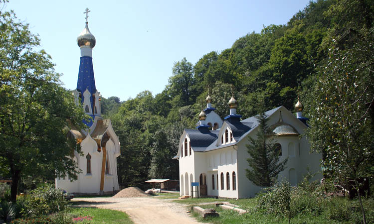 Троице-Георгиевский женский монастырь, Лесное (Сочи, город, Краснодарский край). общий вид в ландшафте, Церковь иконы Божией Матери 