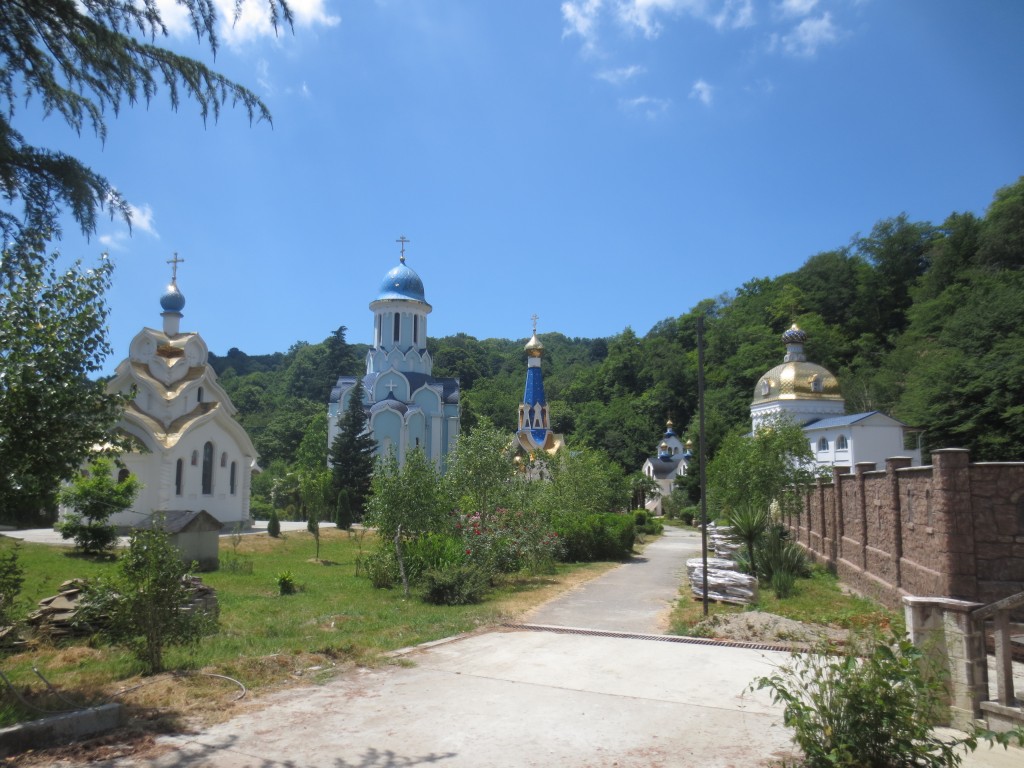Троице-Георгиевский женский монастырь, Лесное (Сочи, город, Краснодарский край). фасады