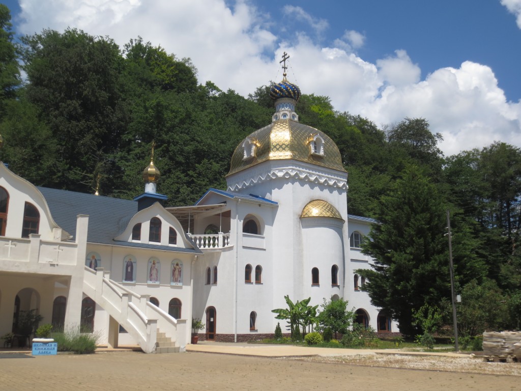 Лесное. Троице-Георгиевский женский монастырь. фасады