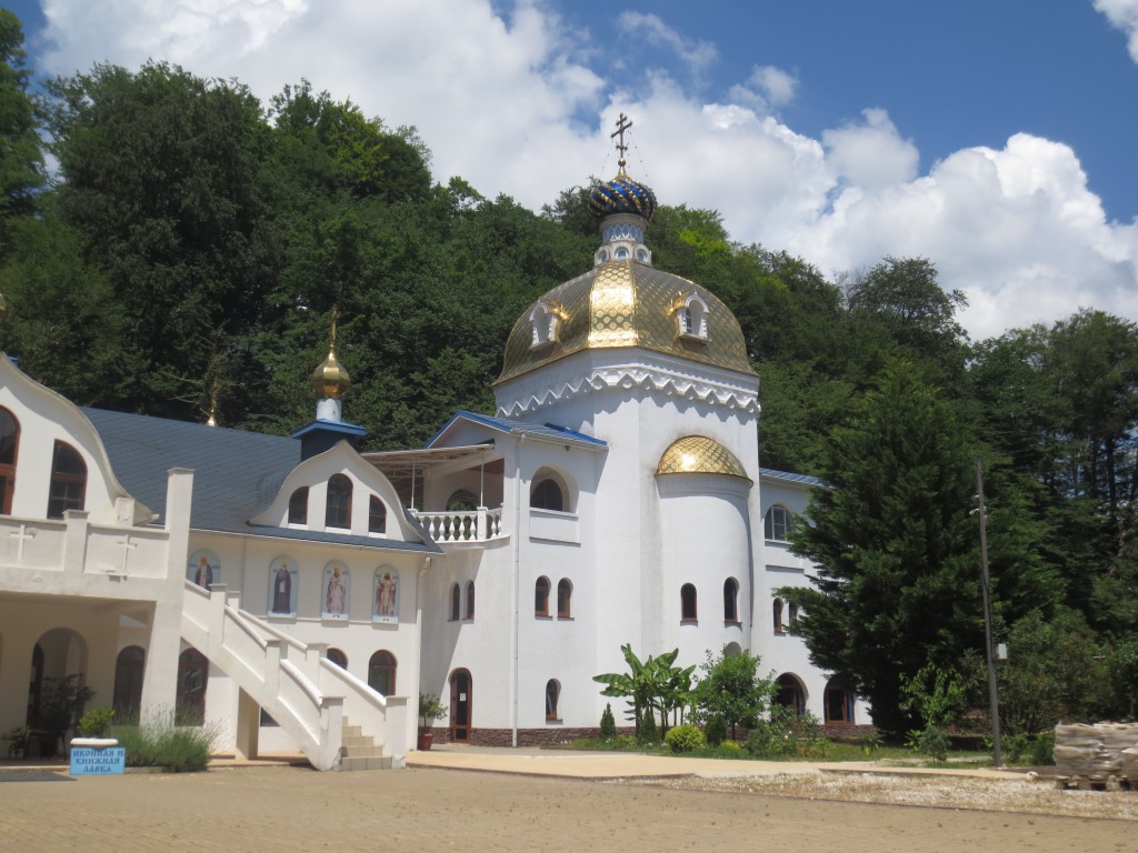 Троице-Георгиевский женский монастырь, Лесное (Сочи, город, Краснодарский край). фасады