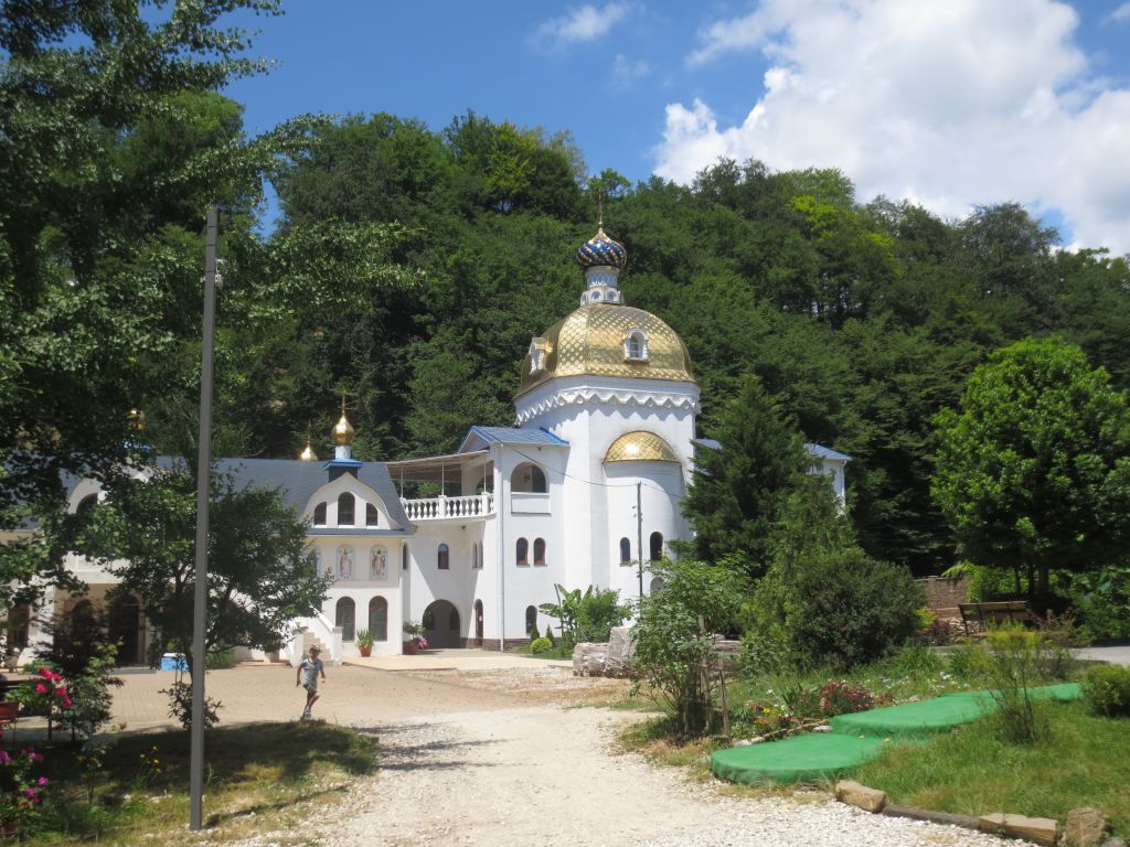 Троице-Георгиевский женский монастырь, Лесное (Сочи, город, Краснодарский край). фасады