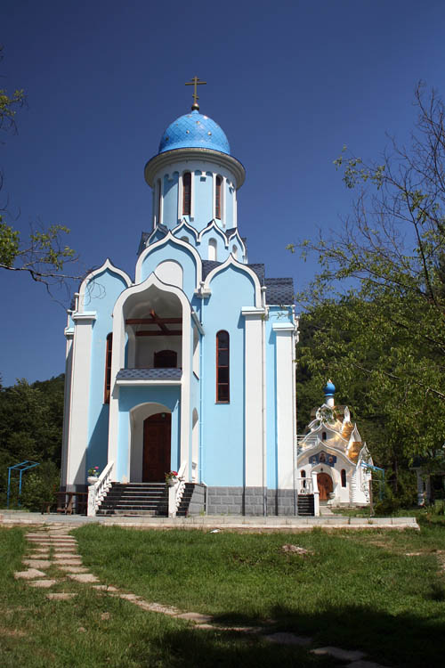 Троице-Георгиевский женский монастырь. Церковь Уара, Лесное (Сочи, город, Краснодарский край). фасады