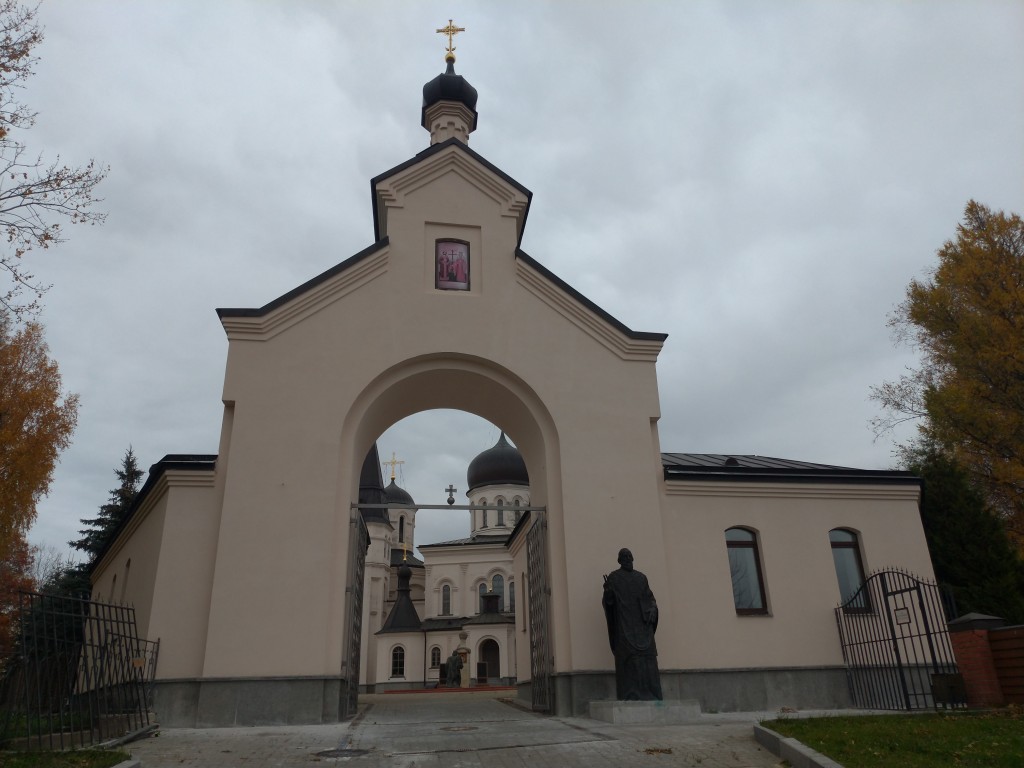Ленинское. Константино-Еленинский монастырь. фасады, Святые врата