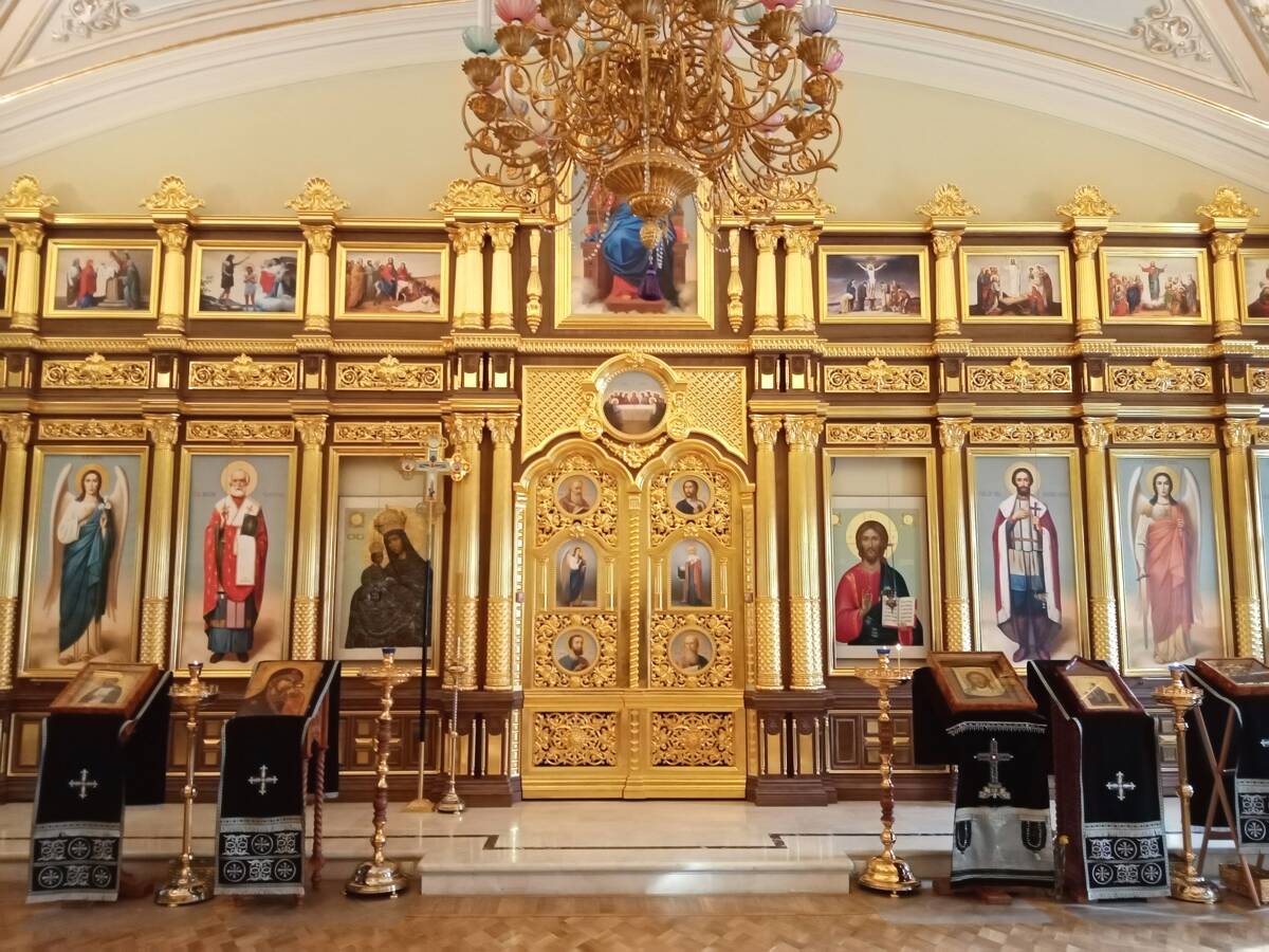 Церковь Александра Невского при бывшем Комиссаровском училище, Пресненский (Центральный административный округ (ЦАО), г. Москва). интерьер и убранство, Общий вид алтаря