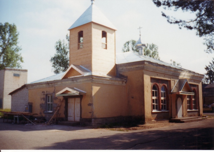 Церковь Михаила Архангела, Седа (Валмиерский край, Латвия). фасады, Перестройка магазина под православную церковь.Фото Карла Саара.