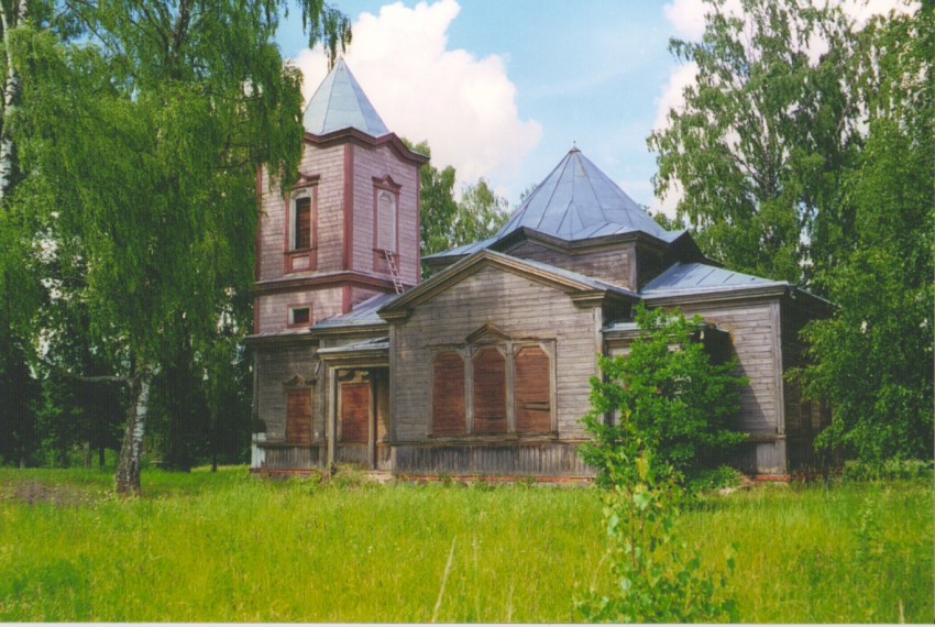 Палсмане. Церковь Благовещения Пресвятой Богородицы. общий вид в ландшафте