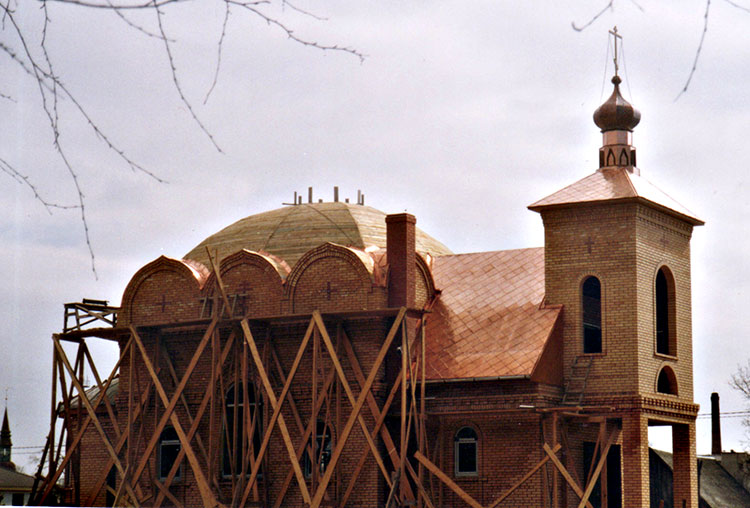 Церковь Иверской иконы Божией Матери, Валка (Валкский край, Латвия). дополнительная информация, г.Валка. Крышу покрыли медными листами.Фото К.Саара.