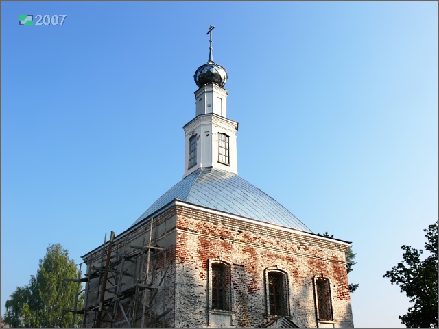 Серапионова Пустынь, урочище. Скит Серапионова Пустынь. Церковь Троицы Живоначальной. фасады, Завершение четверика