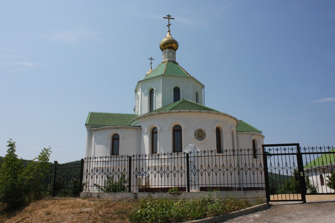 Абрау-Дюрсо. Церковь Ксении Петербургской. фасады