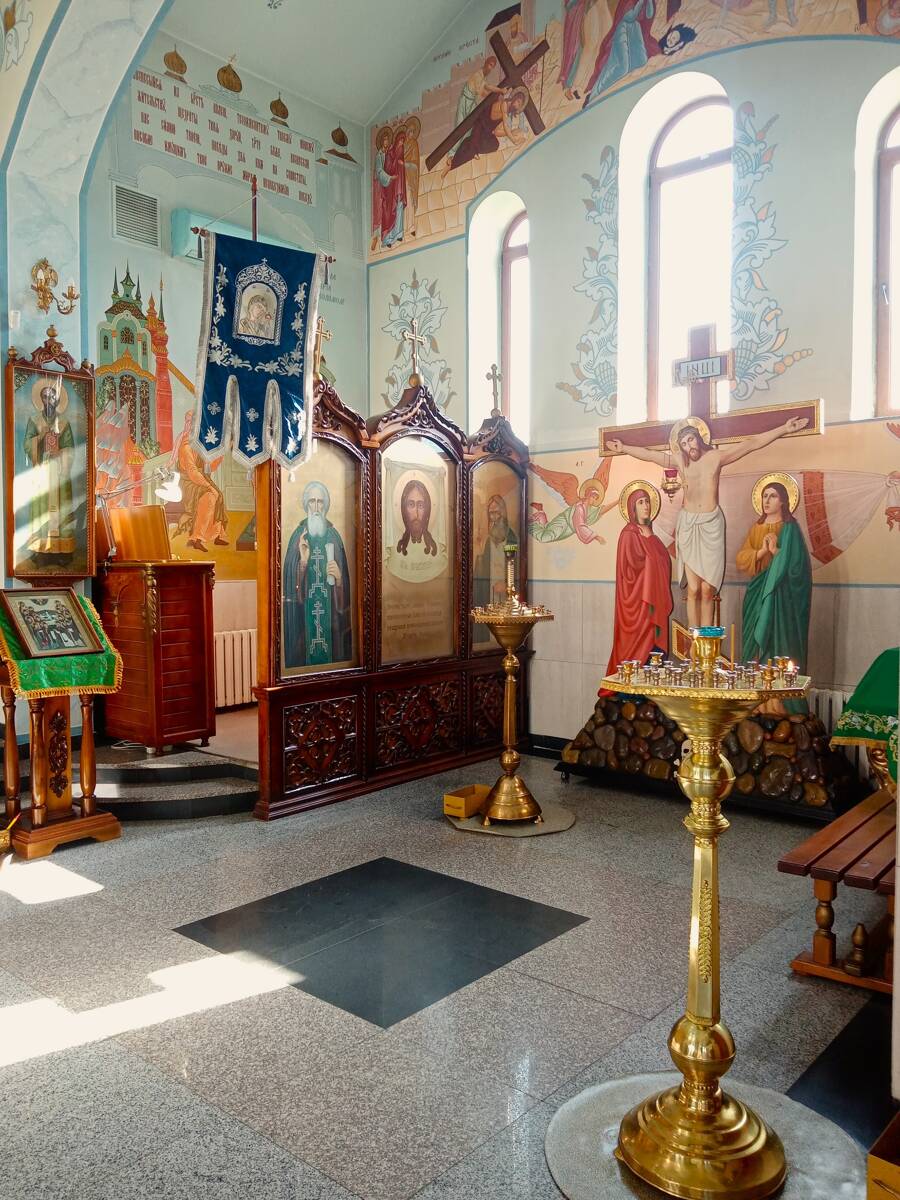 Церковь Ксении Петербургской, Абрау-Дюрсо (Новороссийск, город, Краснодарский край). интерьер и убранство, Убранство южной стены храма