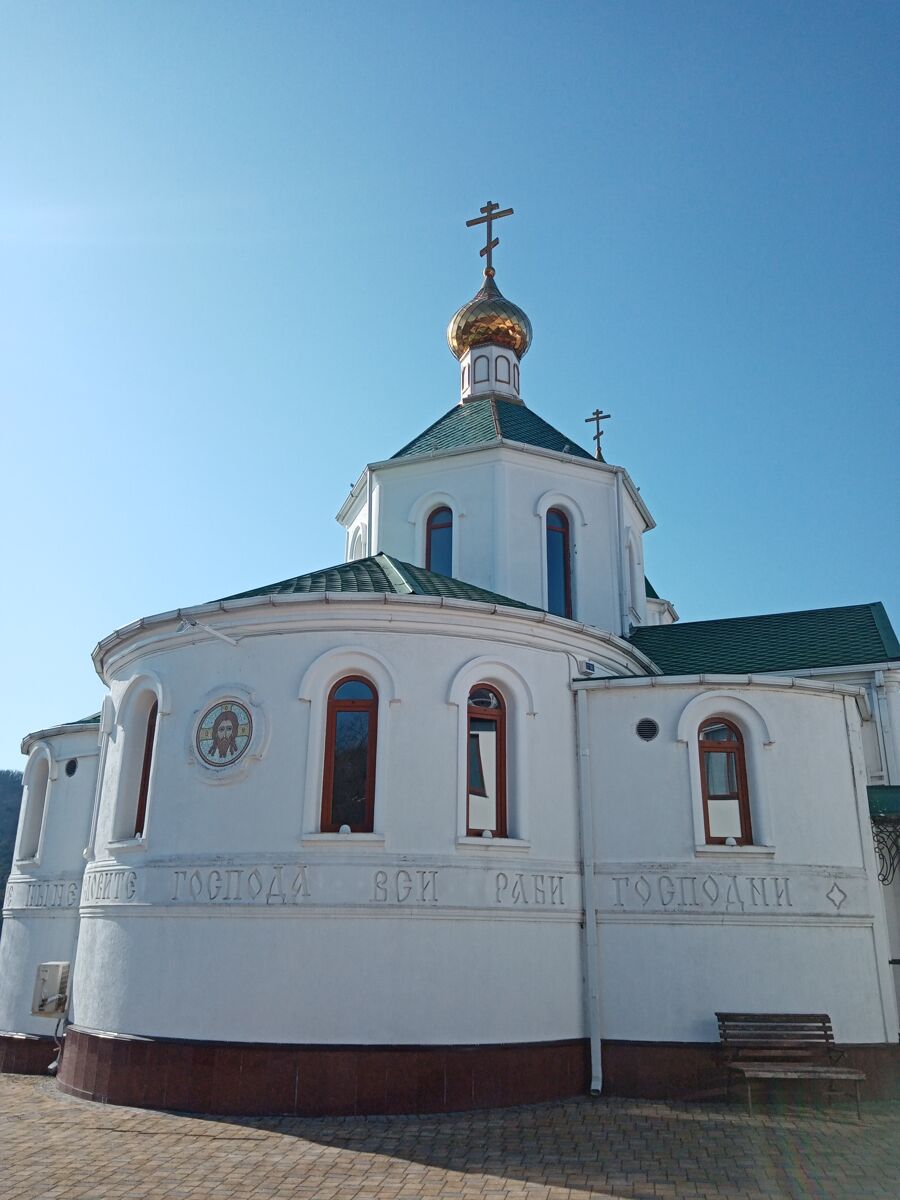 Церковь Ксении Петербургской, Абрау-Дюрсо (Новороссийск, город, Краснодарский край). архитектурные детали, Вид на храм с востока