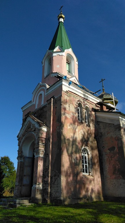 Церковь Успения Пресвятой Богородицы, Поциемс (Лимбажский край, Латвия). фасады, Вид на колокольню и главный вход