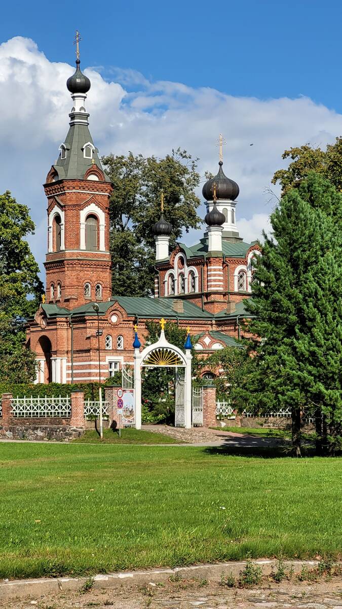 Церковь Преображения Господня, Лимбажи (Лимбажский край, Латвия). общий вид в ландшафте, Общий вид храма