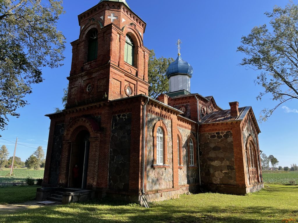 Церковь Рождества Христова, Алоя (Лимбажский край, Латвия). фасады, Общий вид храма