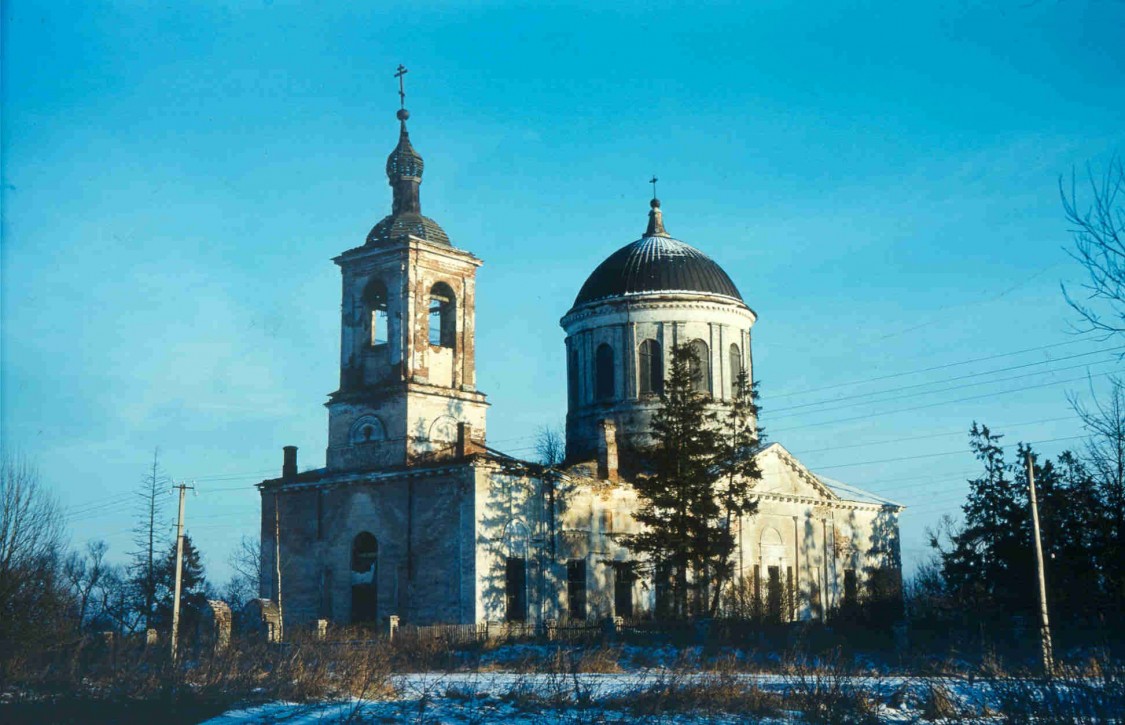 Церковь Успения Пресвятой Богородицы, Дмитровское (Торжокский район и г. Торжок, Тверская область). фасады, 1994