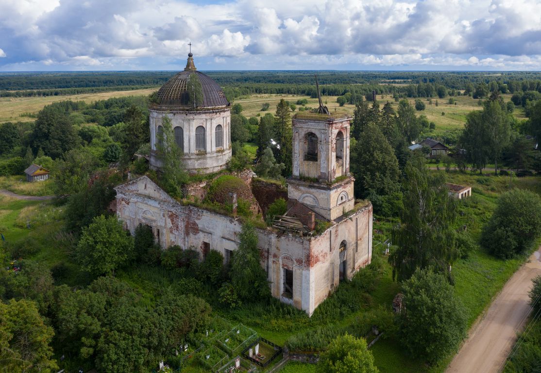 Дмитровское. Церковь Успения Пресвятой Богородицы. фасады