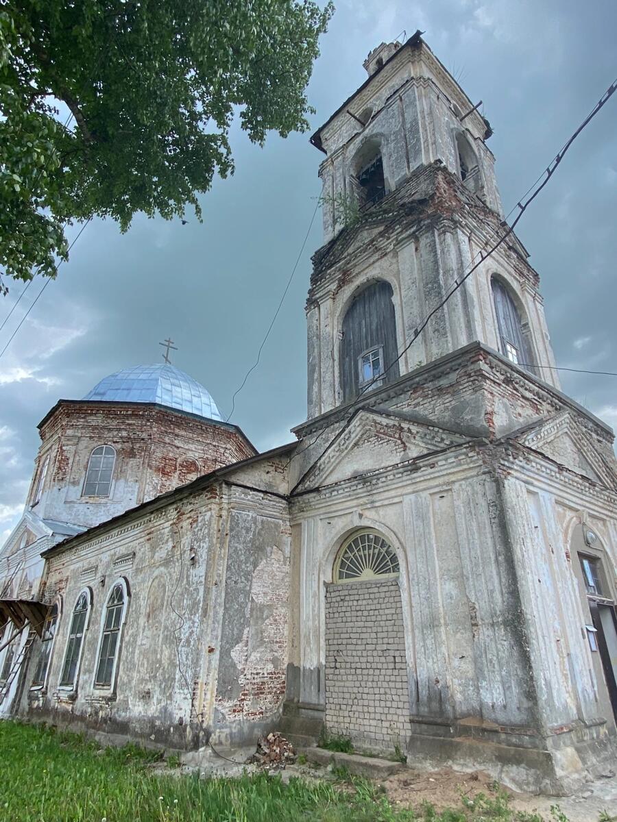 Церковь Зосимы и Савватия, Слобода (Краснохолмский район, Тверская область). архитектурные детали, Храм в Слободе
