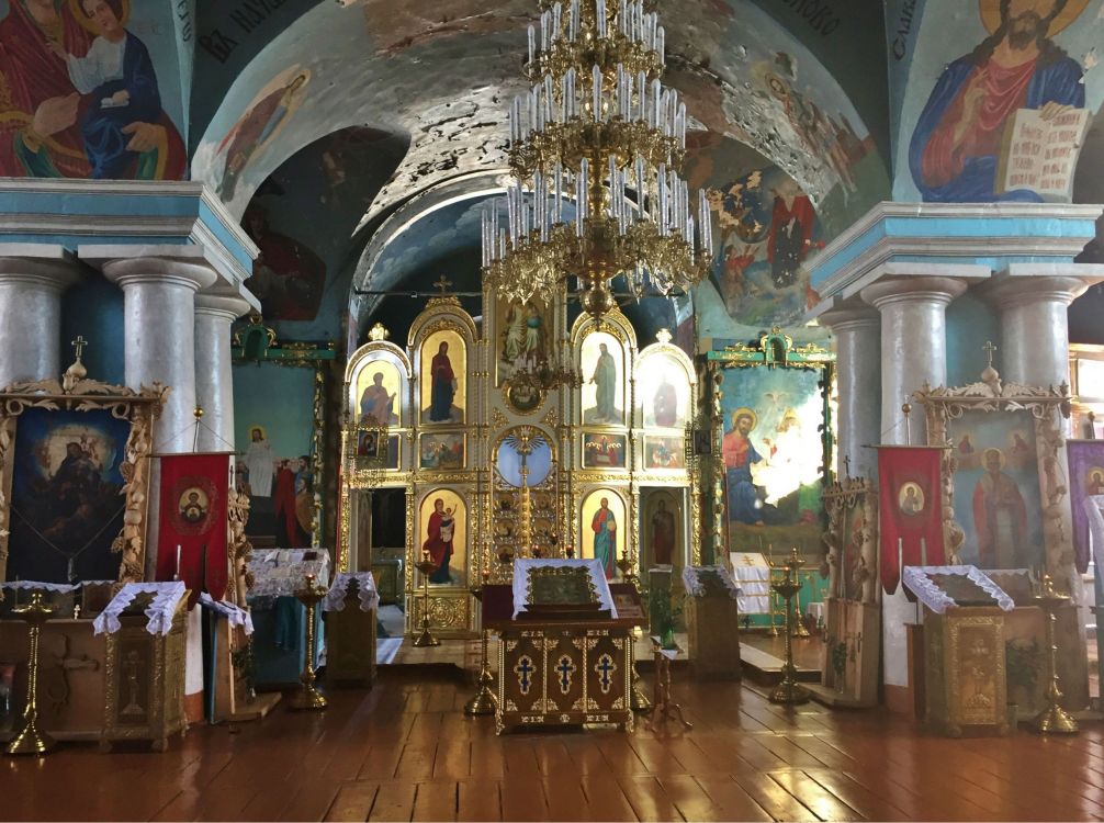 Церковь Успения Пресвятой Богородицы, Радогощь (Комаричский район, Брянская область). интерьер и убранство, Средний неф