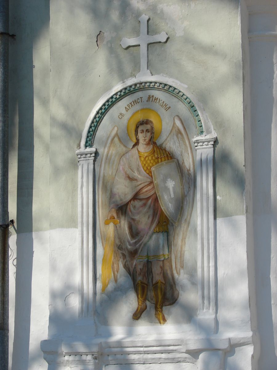 Церковь Успения Пресвятой Богородицы, Радогощь (Комаричский район, Брянская область). архитектурные детали, Святой архистратиг Михаил